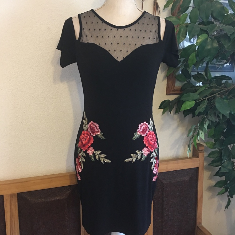 Sweet Rain cold shoulder floral embroidered dress